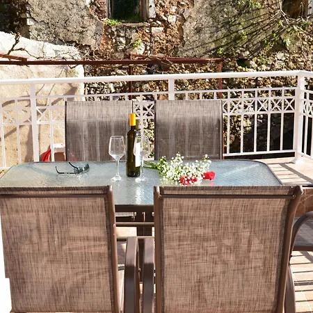Moutros Cozy Σωκράκι